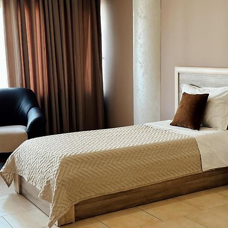 Hotel Terminal Tirana Bregu i Lumit Ngoại thất bức ảnh