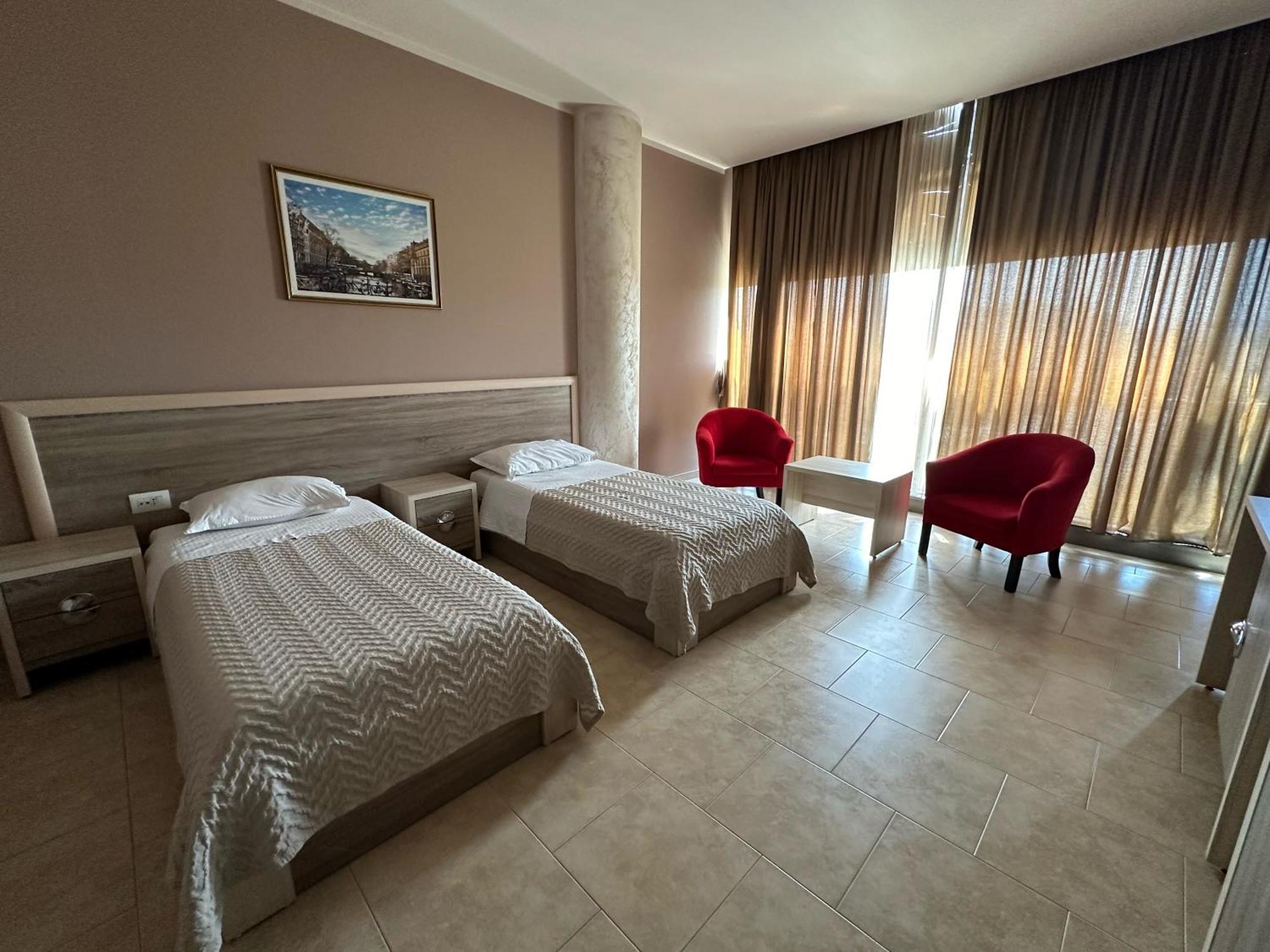 Hotel Terminal Tirana Bregu i Lumit Ngoại thất bức ảnh